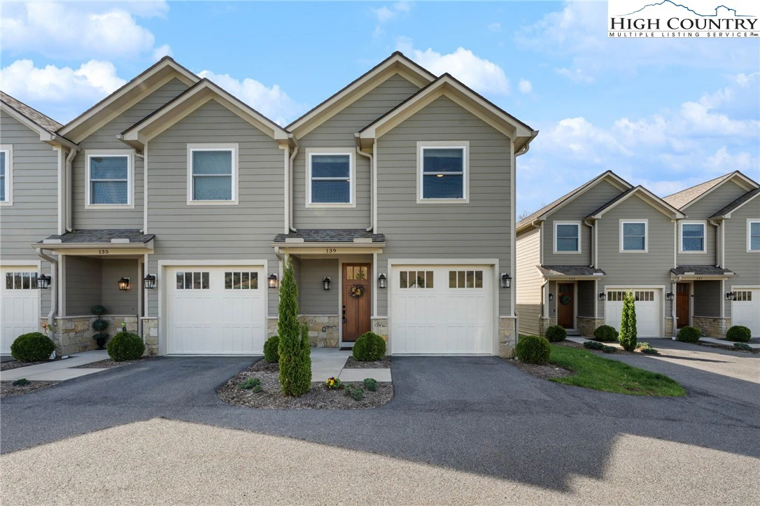 Image number 1 for the current listing
