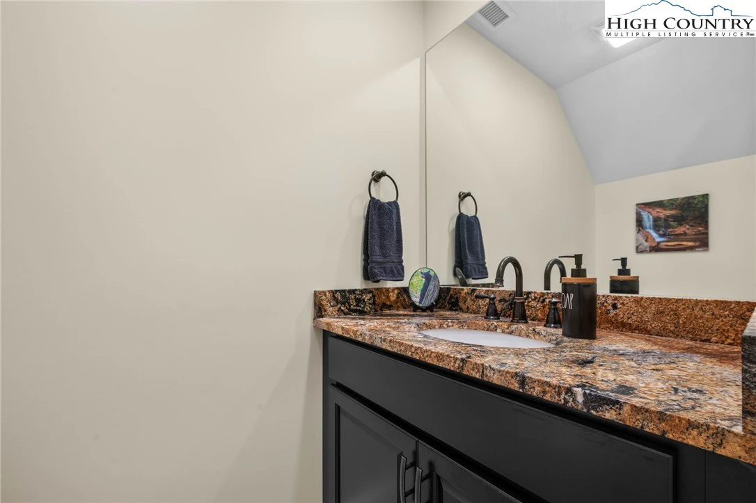 Image number 3 for the current listing