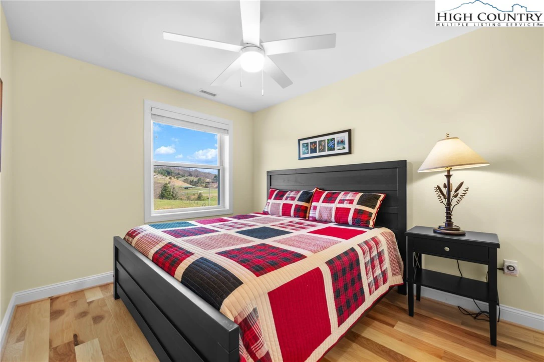 Image number 2 for the current listing