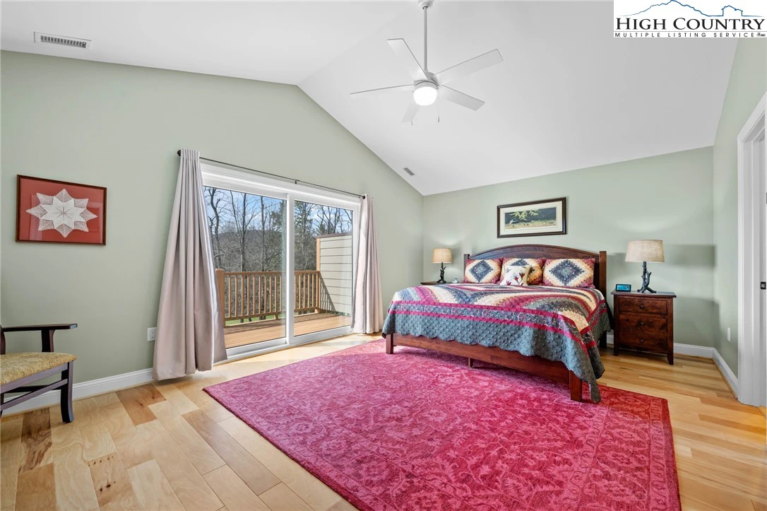 Image number 4 for the current listing