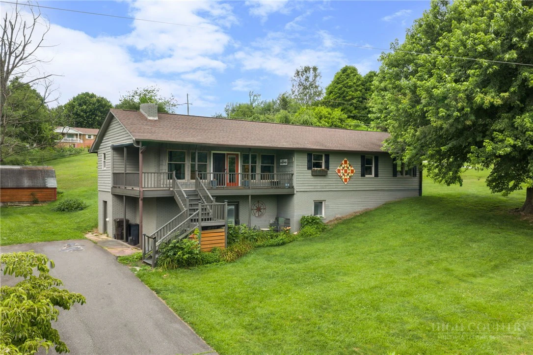 Image number 1 for the current listing