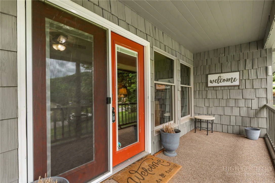 Image number 4 for the current listing