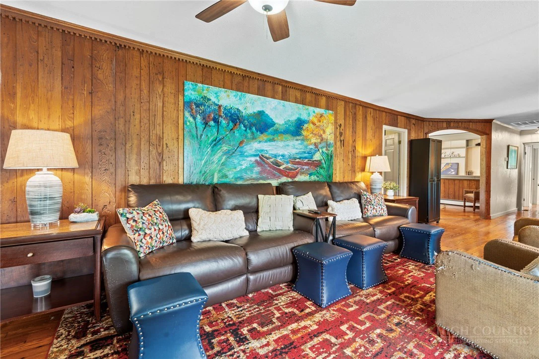Image number 7 for the current listing