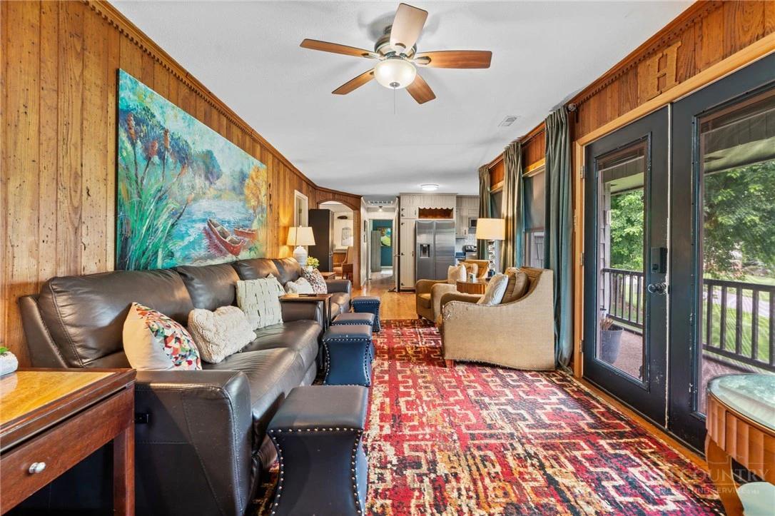 Image number 8 for the current listing