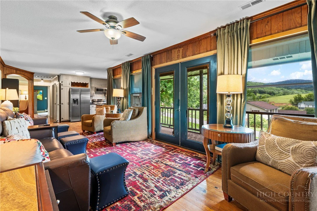 Image number 9 for the current listing