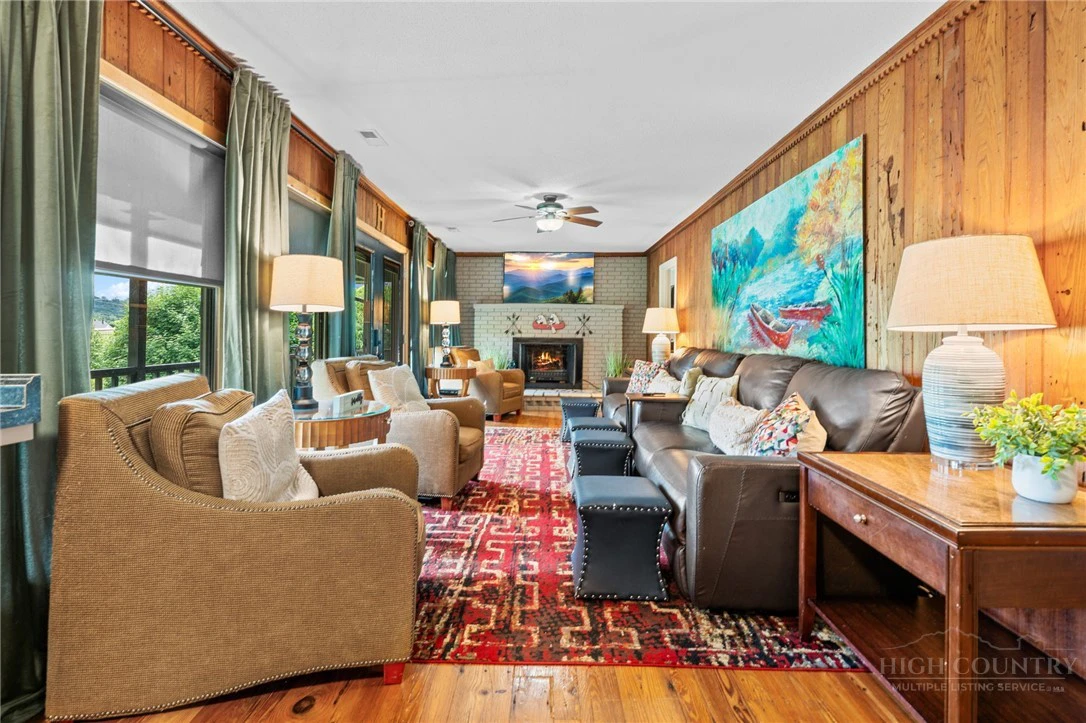 Image number 10 for the current listing