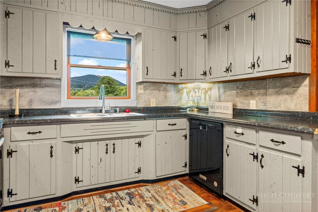 Image number 12 for the current listing
