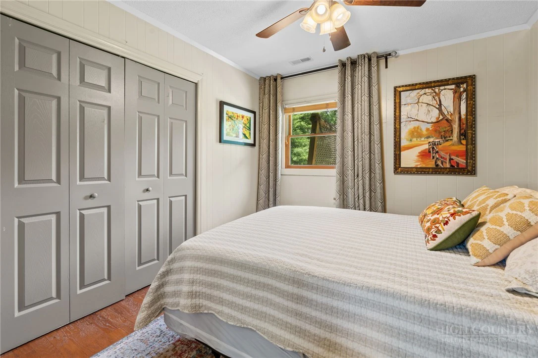Image number 20 for the current listing