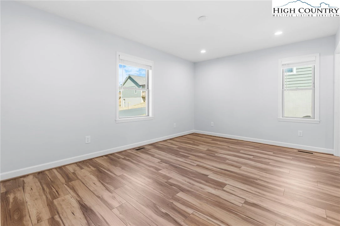 Image number 16 for the current listing