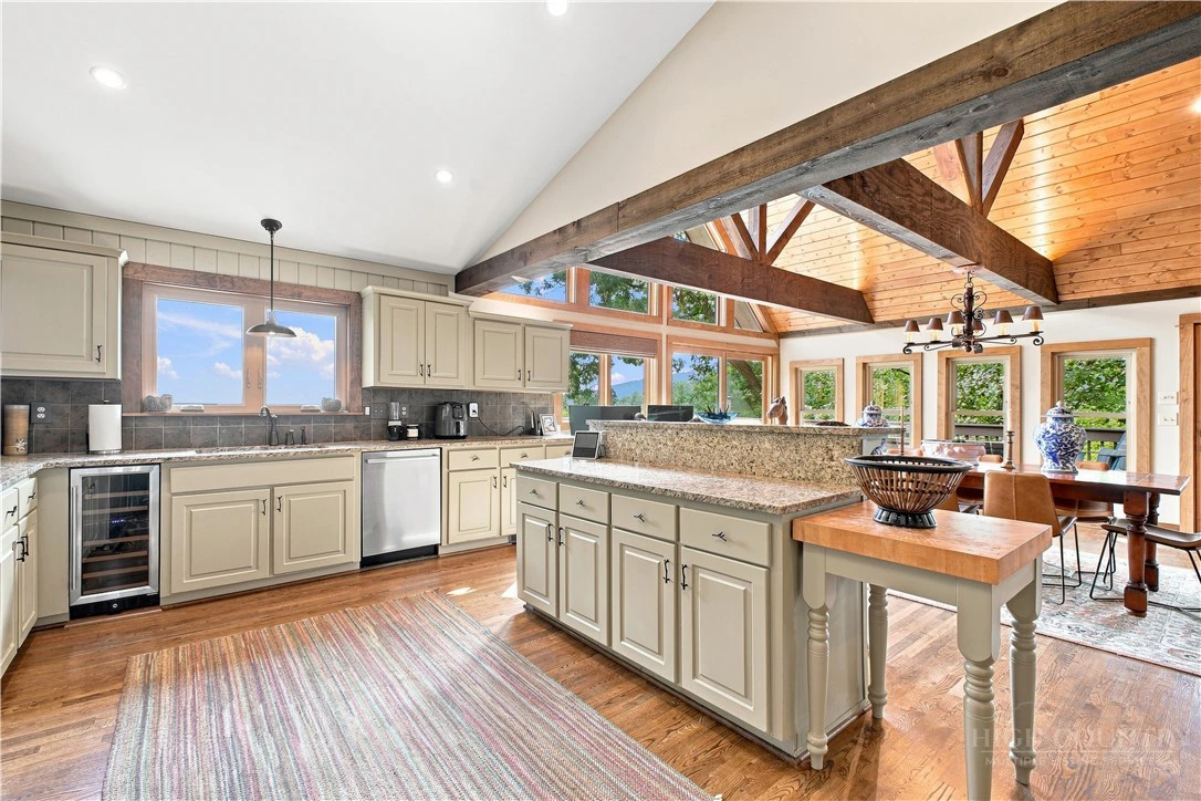 Image number 21 for the current listing