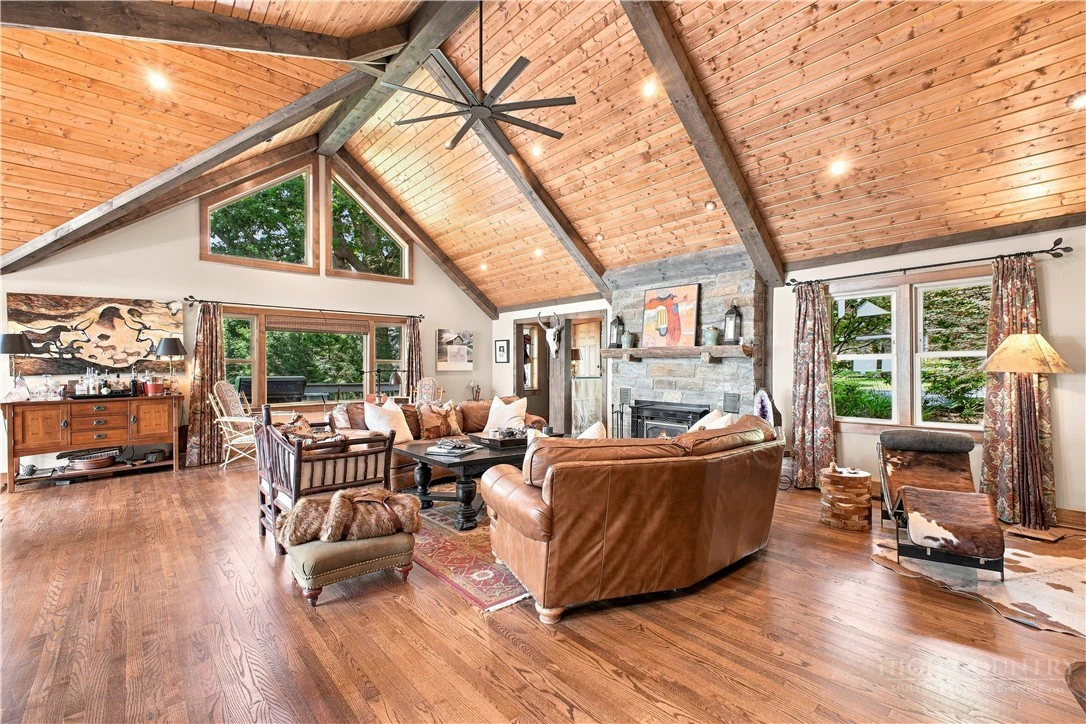 Image number 11 for the current listing