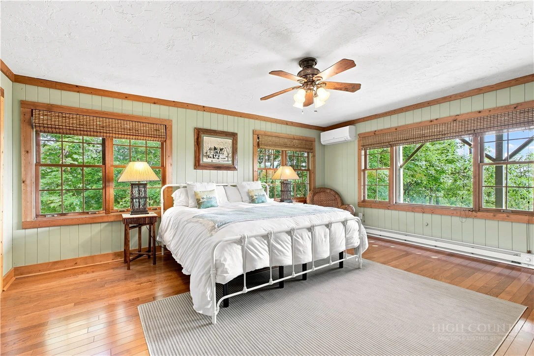 Image number 29 for the current listing