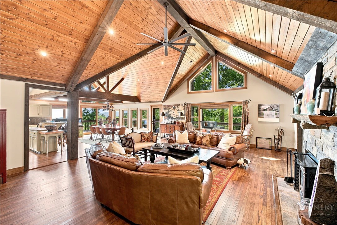 Image number 13 for the current listing