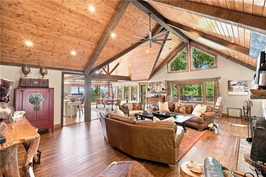 Image number 14 for the current listing