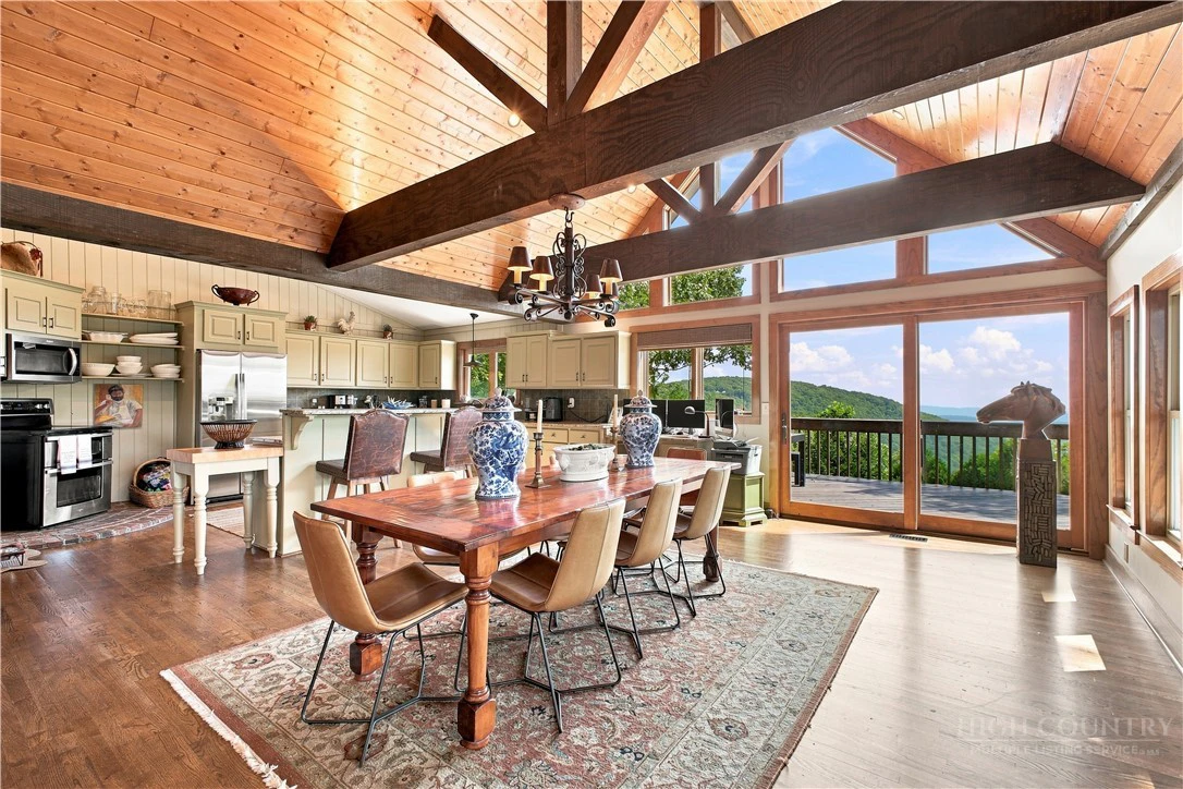 Image number 17 for the current listing