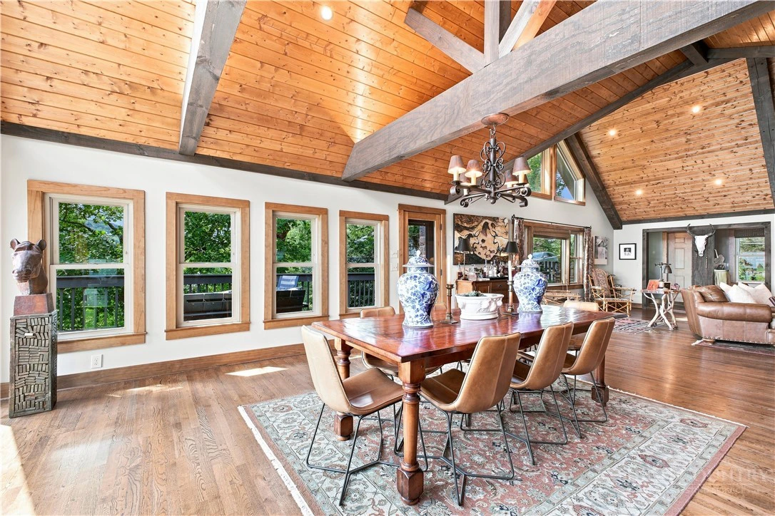 Image number 18 for the current listing