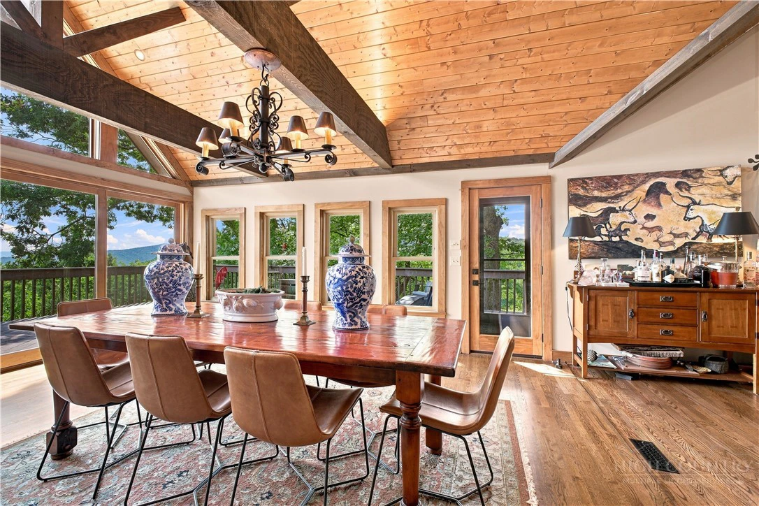 Image number 19 for the current listing