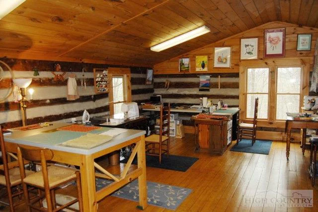 Image number 14 for the current listing