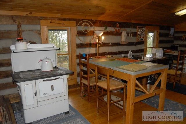 Image number 2 for the current listing