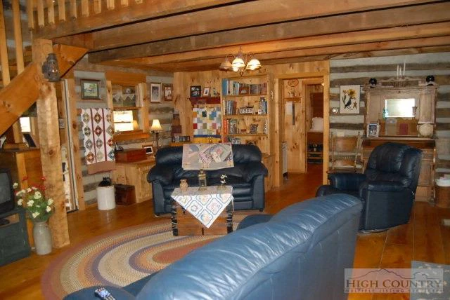 Image number 9 for the current listing