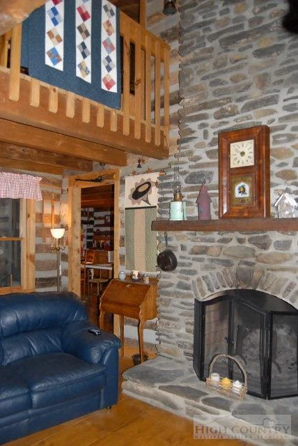 Image number 8 for the current listing
