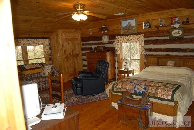 Image number 3 for the current listing
