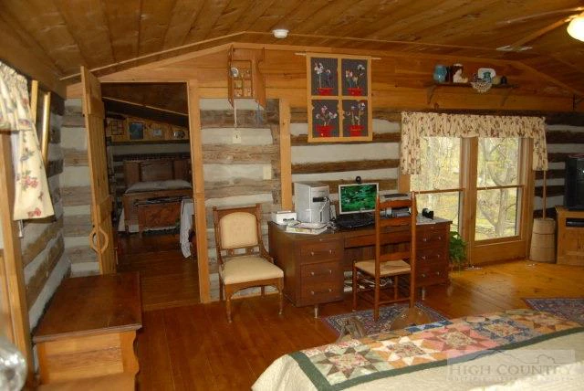 Image number 21 for the current listing