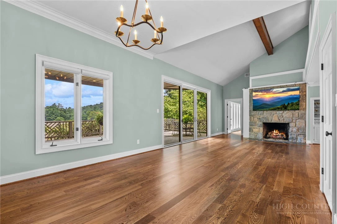 Image number 11 for the current listing