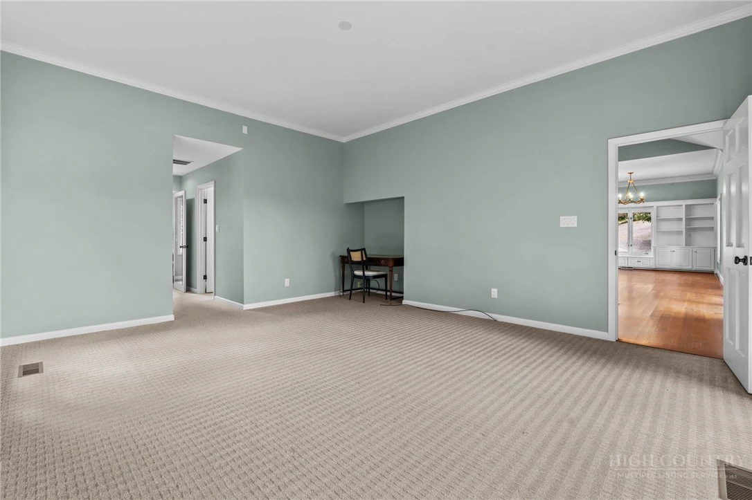 Image number 14 for the current listing