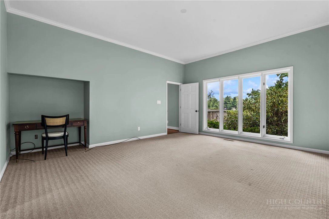 Image number 15 for the current listing