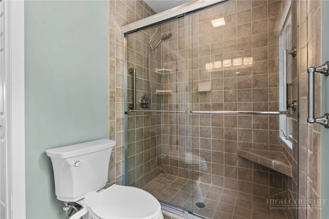 Image number 19 for the current listing