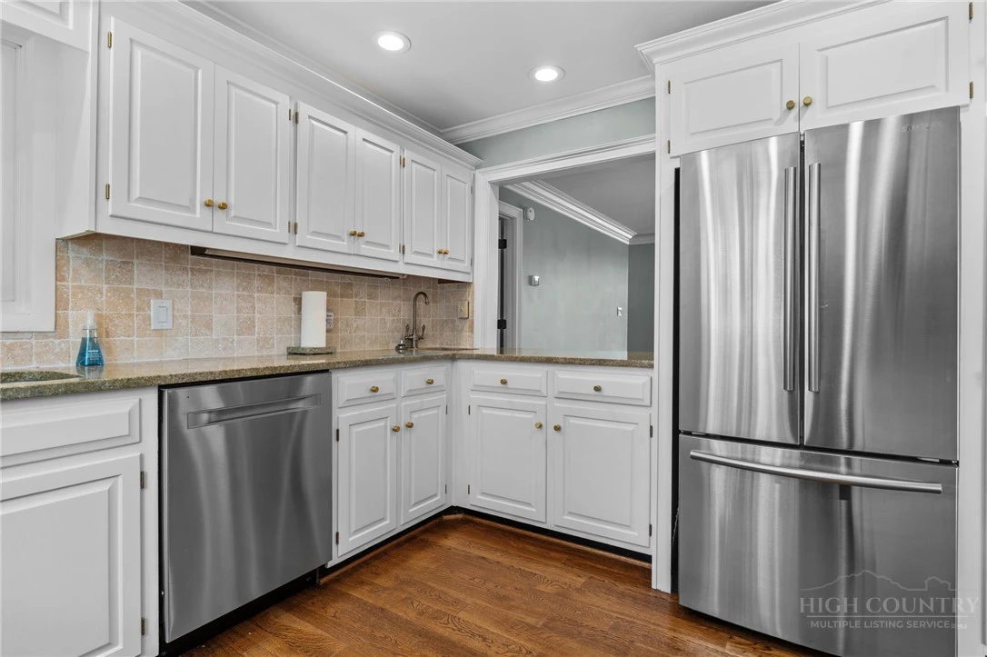 Image number 3 for the current listing