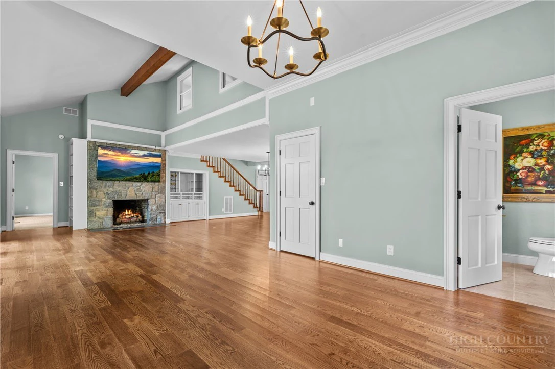 Image number 9 for the current listing