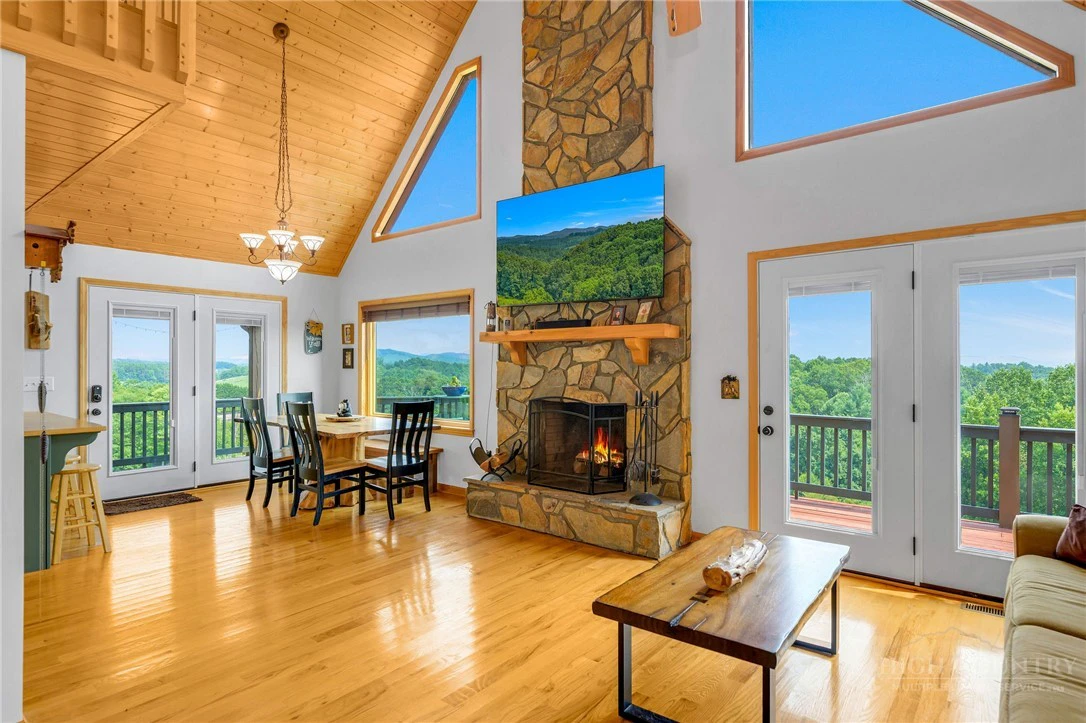 Image number 2 for the current listing