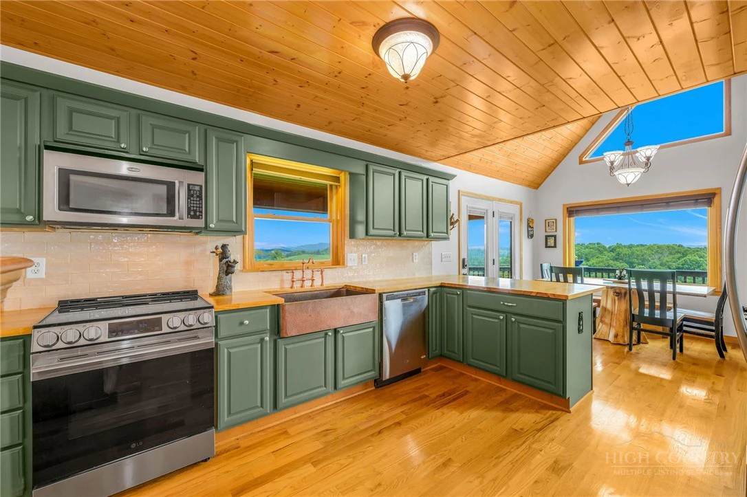 Image number 3 for the current listing