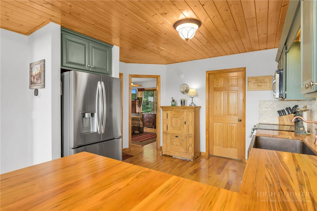Image number 5 for the current listing