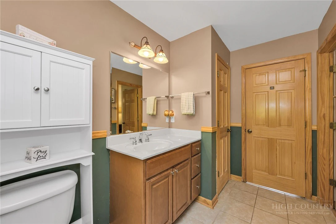Image number 8 for the current listing