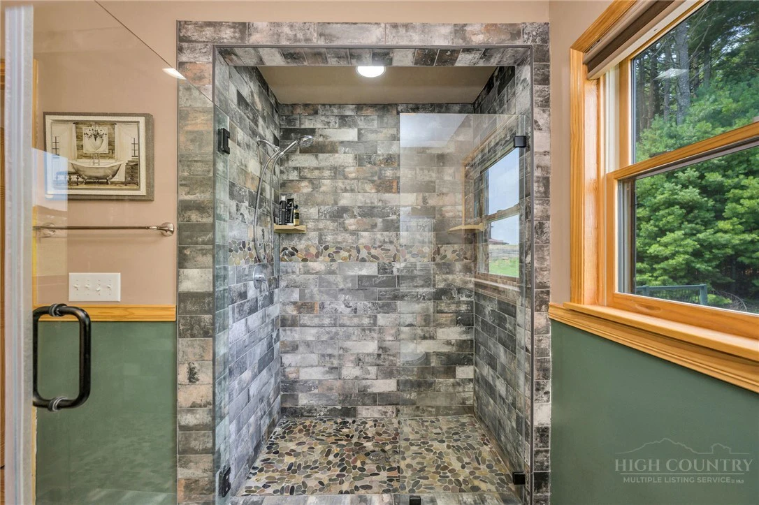Image number 11 for the current listing