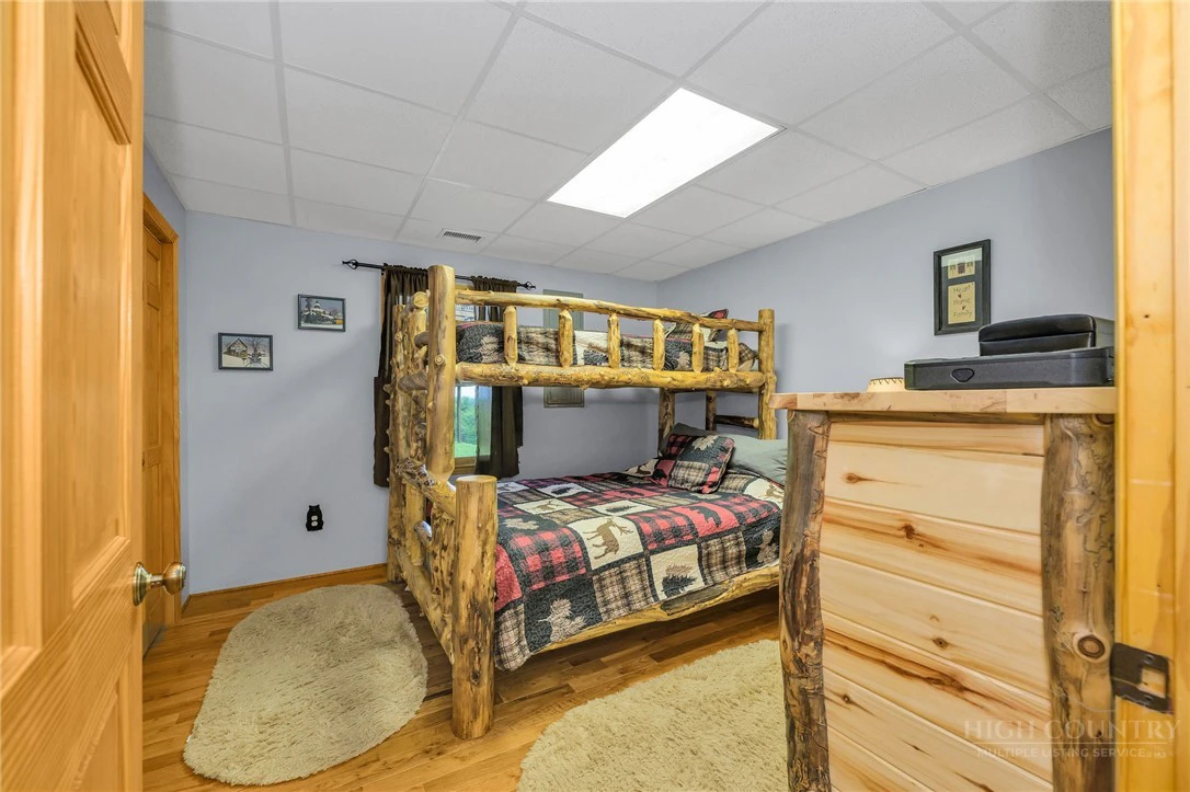 Image number 14 for the current listing