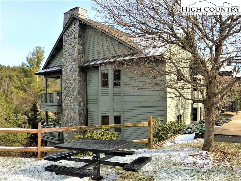 Image number 1 for the current listing