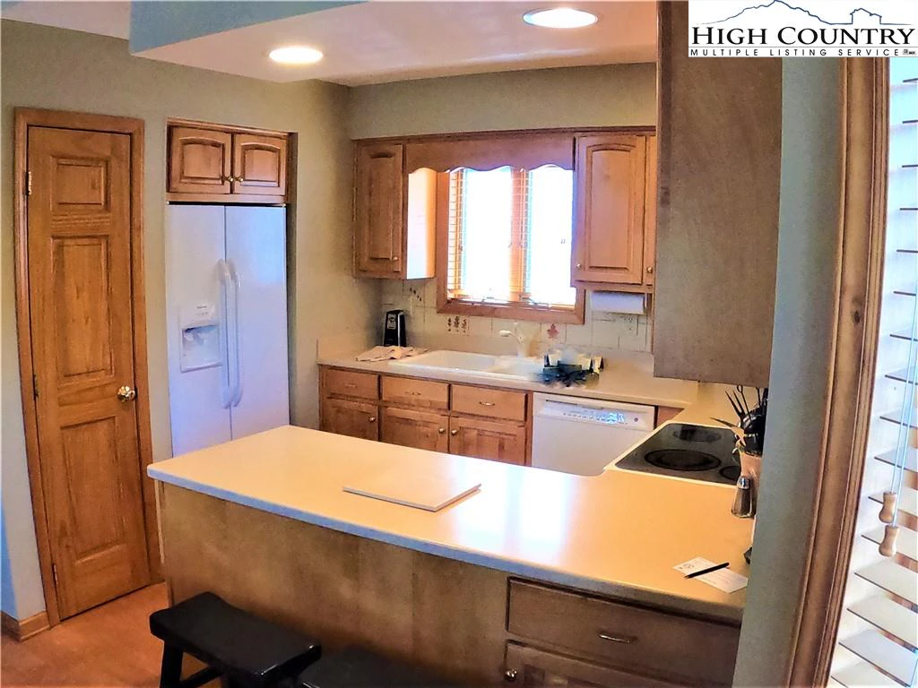 Image number 11 for the current listing