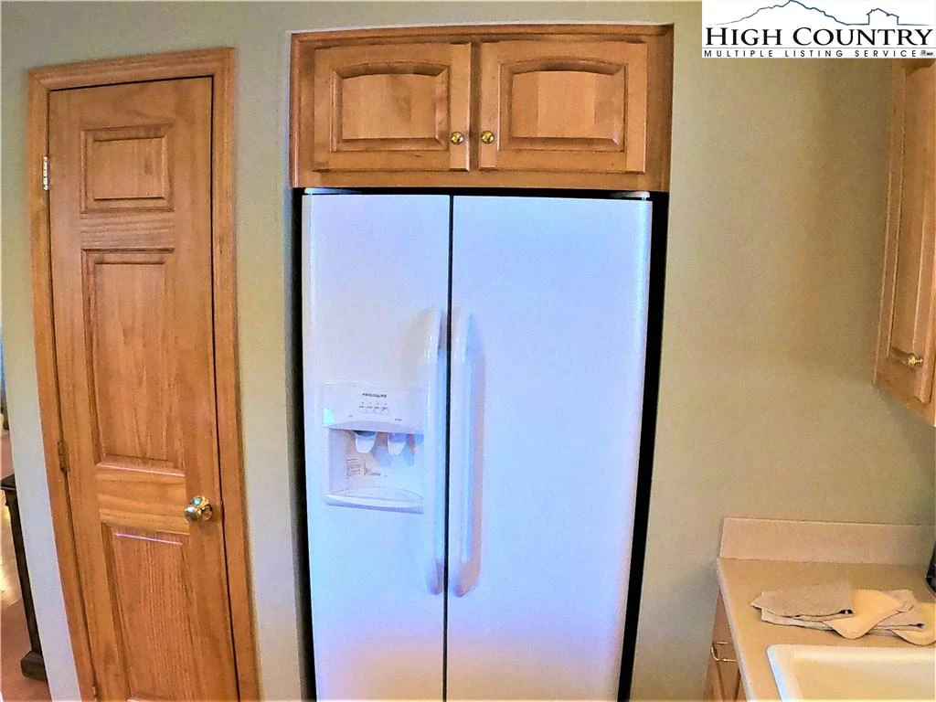 Image number 3 for the current listing
