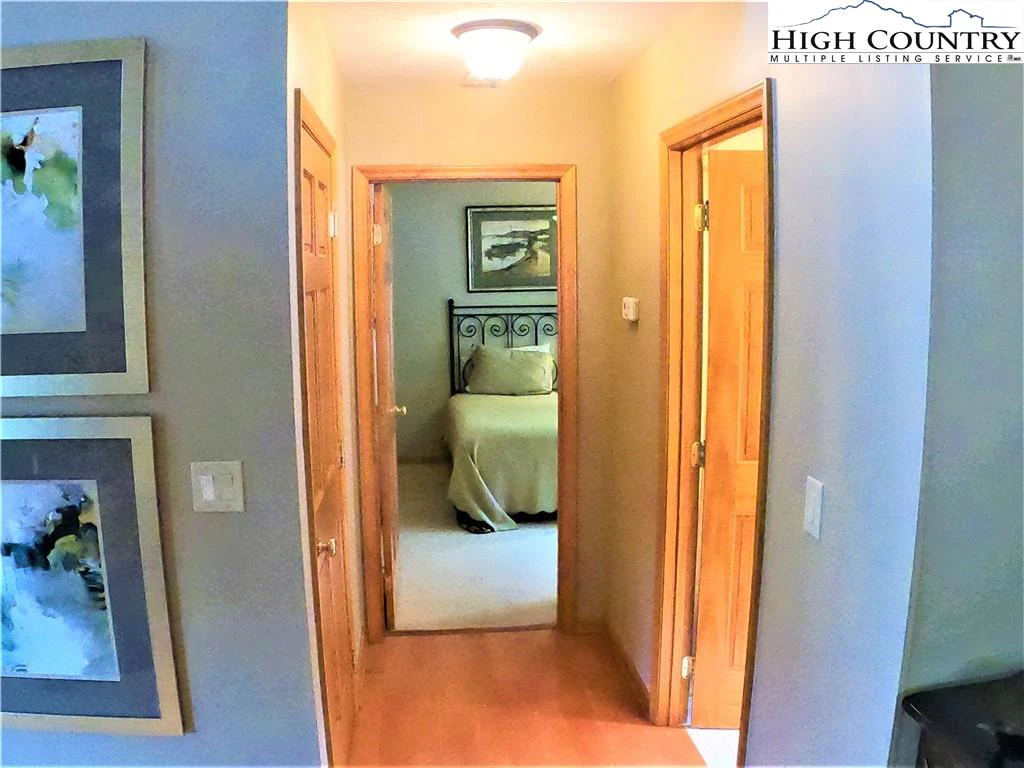 Image number 5 for the current listing