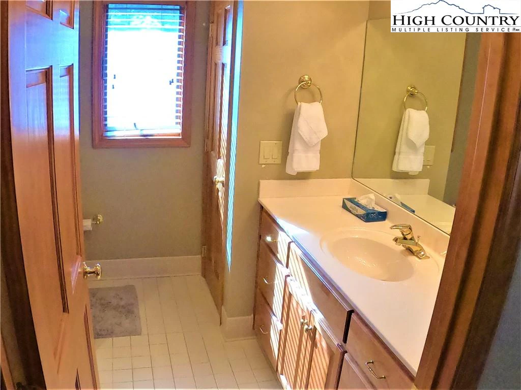 Image number 6 for the current listing