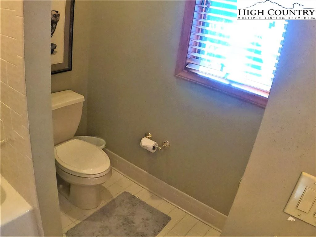 Image number 7 for the current listing