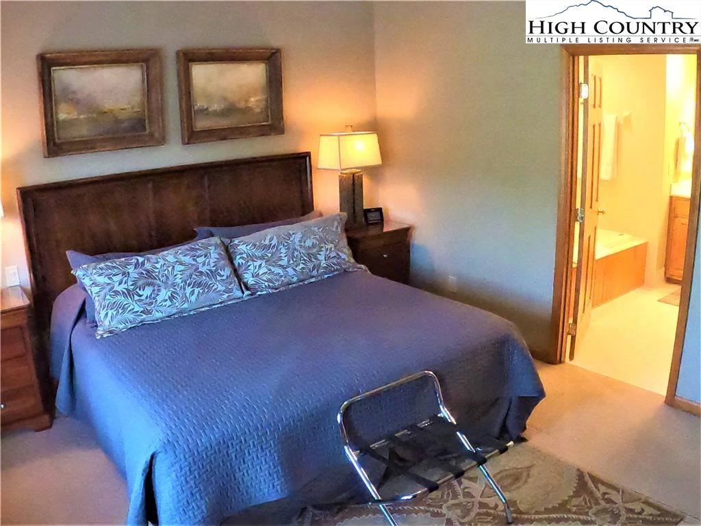 Image number 2 for the current listing