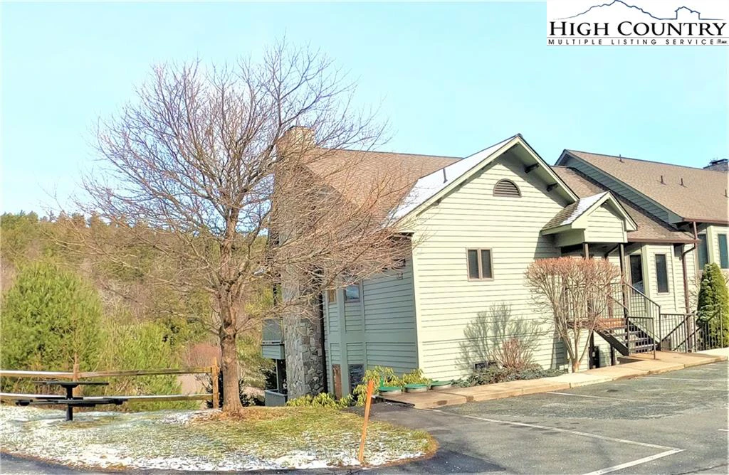 Image number 17 for the current listing
