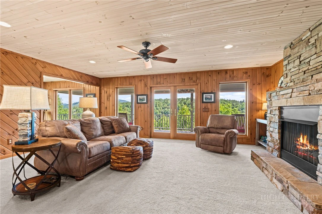 Image number 6 for the current listing