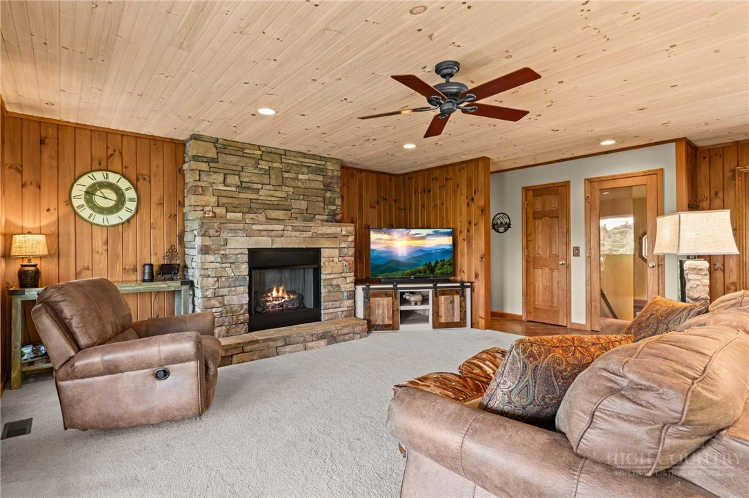Image number 8 for the current listing