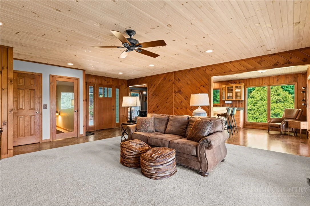 Image number 9 for the current listing